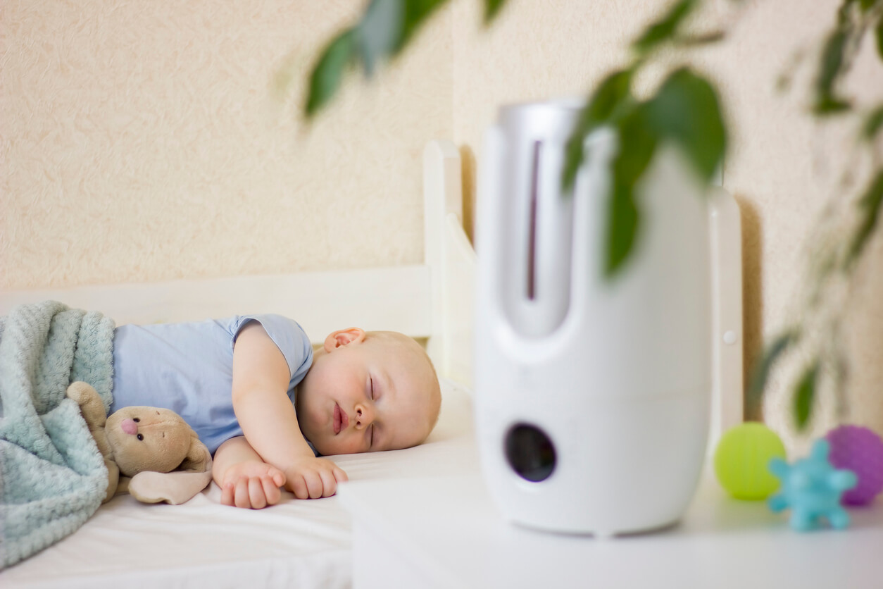 baby sleeping with air humidifier